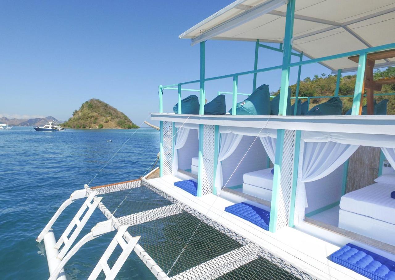 Le Pirate Boatel - Floating Hotel Labuan Bajo Exteriör bild